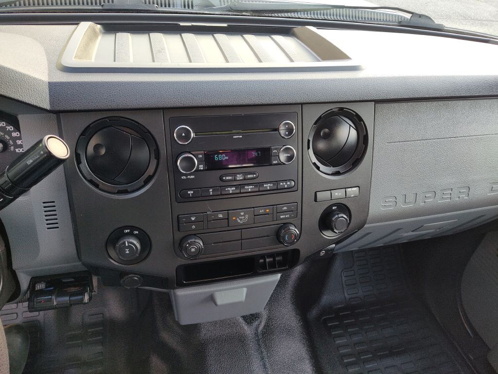2011 Ford F-250 Image 25