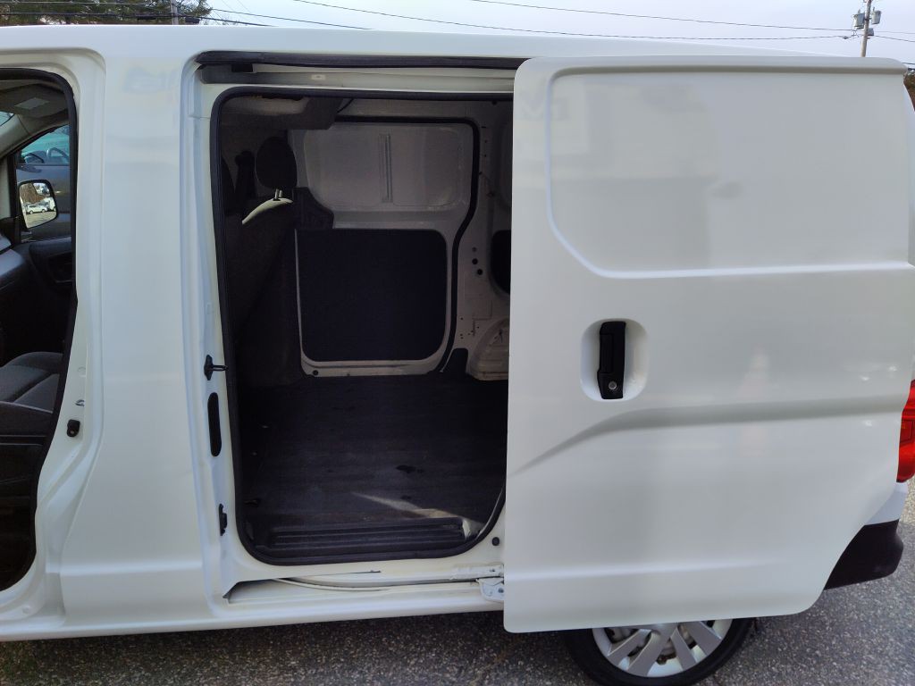 2015 Chevrolet Express Image 13