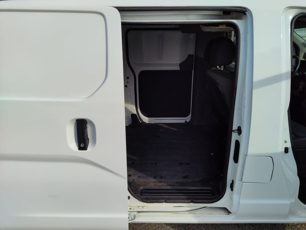 2015 Chevrolet Express Image 18