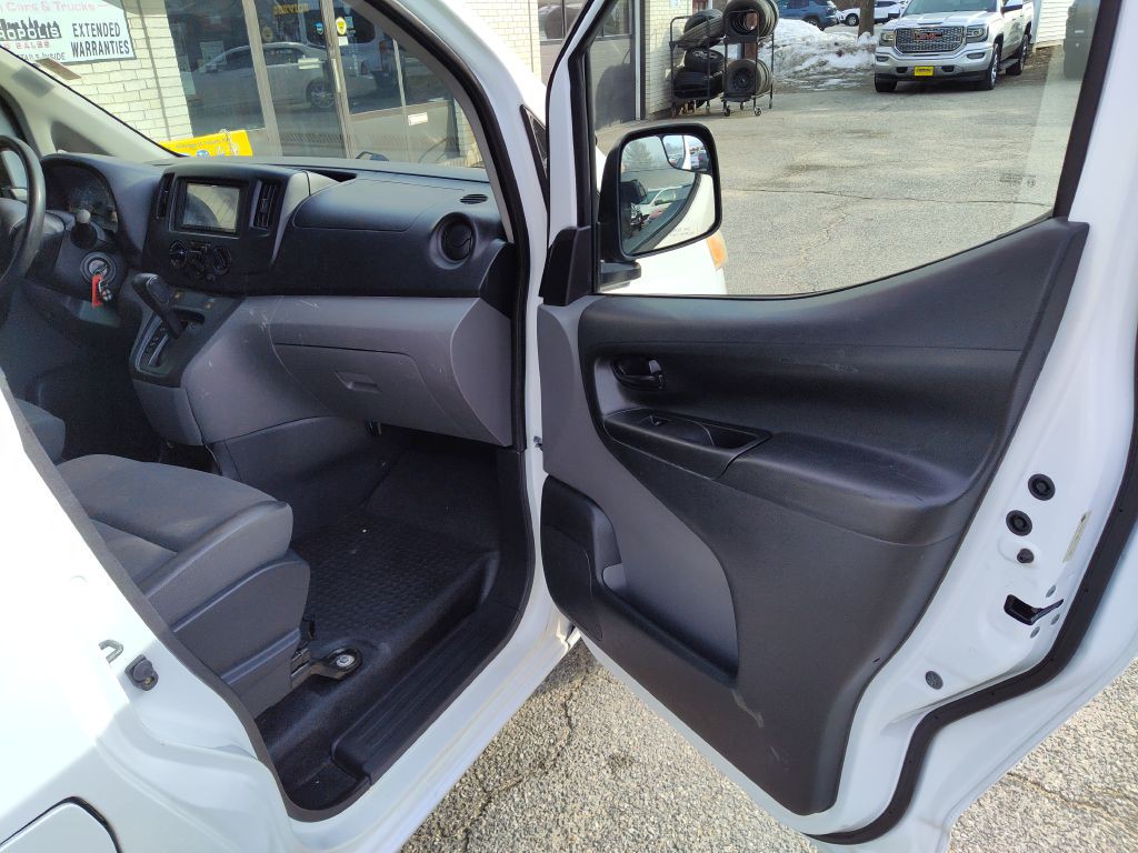 2015 Chevrolet Express Image 20