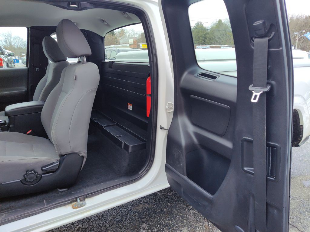 2018 Toyota Tacoma Image 13