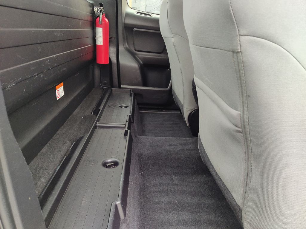 2018 Toyota Tacoma Image 18