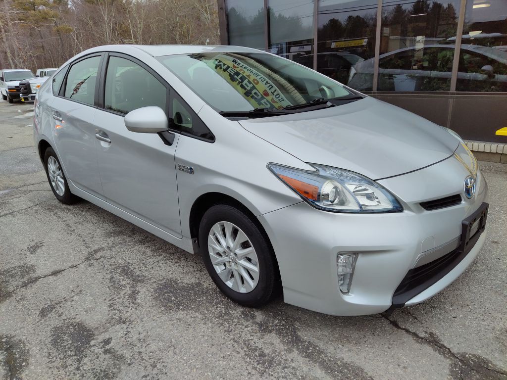 2014 Toyota Prius Image 2