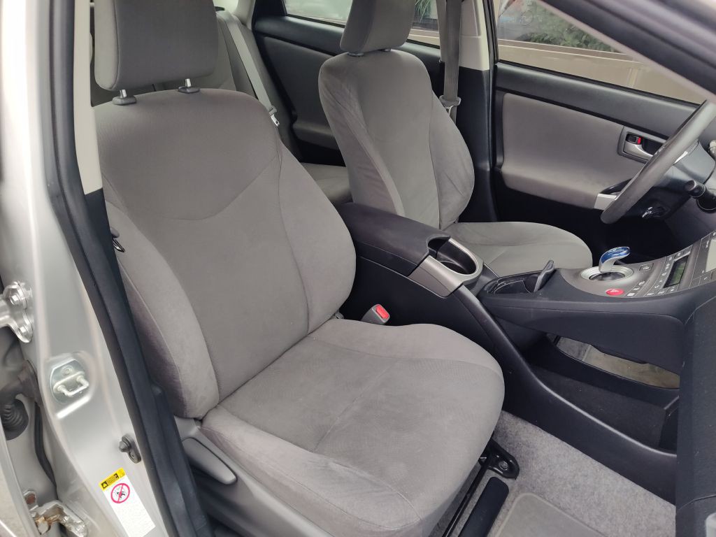 2014 Toyota Prius Image 15