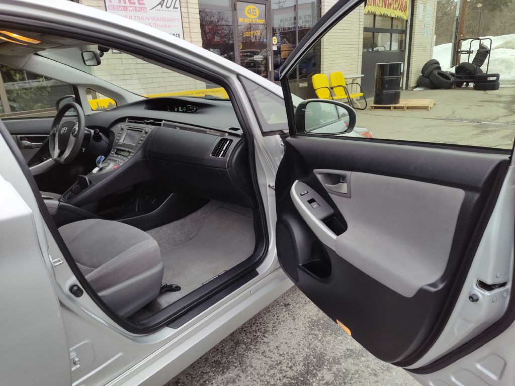 2014 Toyota Prius Image 16