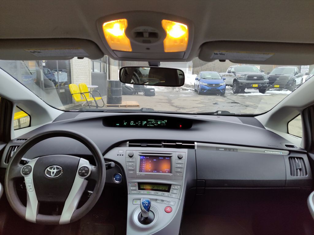 2014 Toyota Prius Image 17