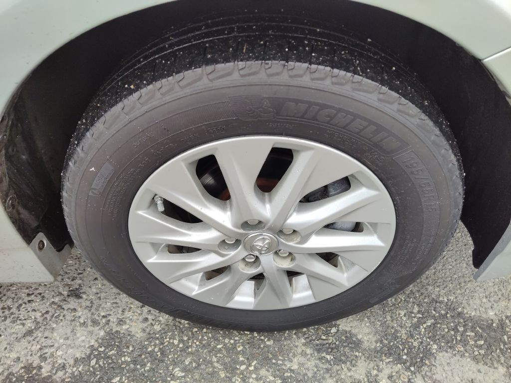 2014 Toyota Prius Image 19