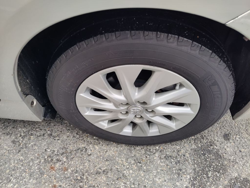 2014 Toyota Prius Image 21