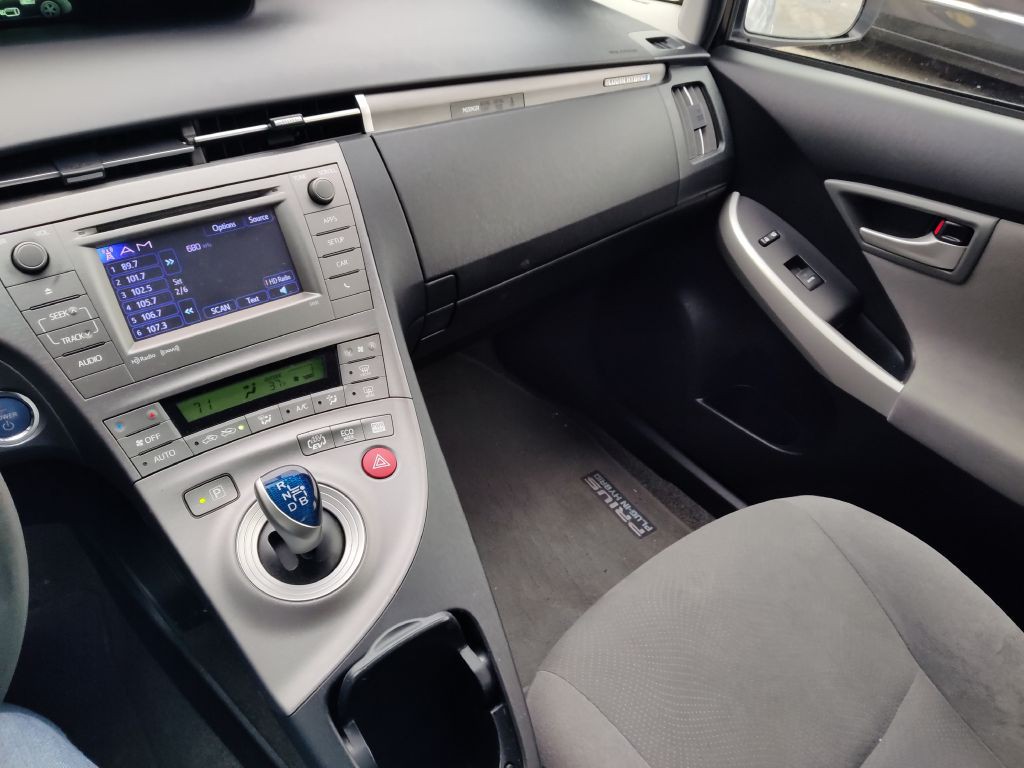 2014 Toyota Prius Image 24