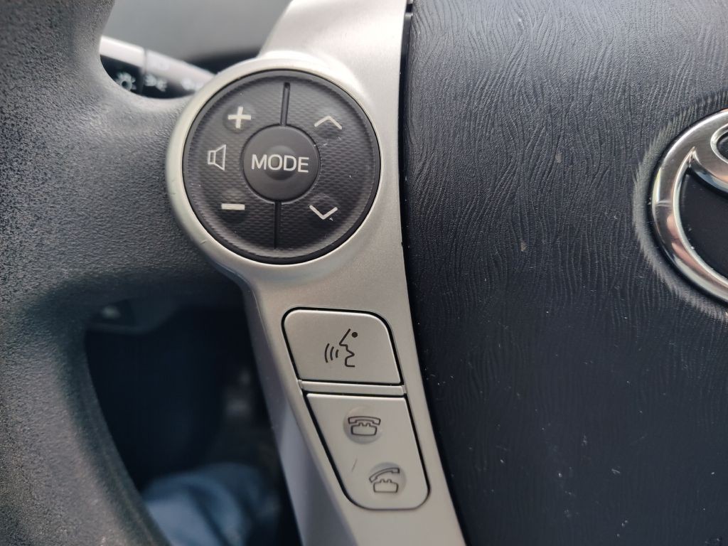 2014 Toyota Prius Image 30