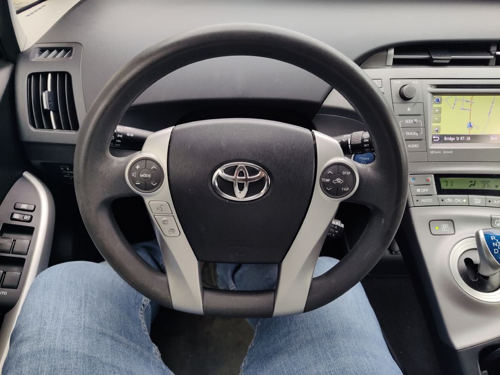 2014 Toyota Prius Image 32