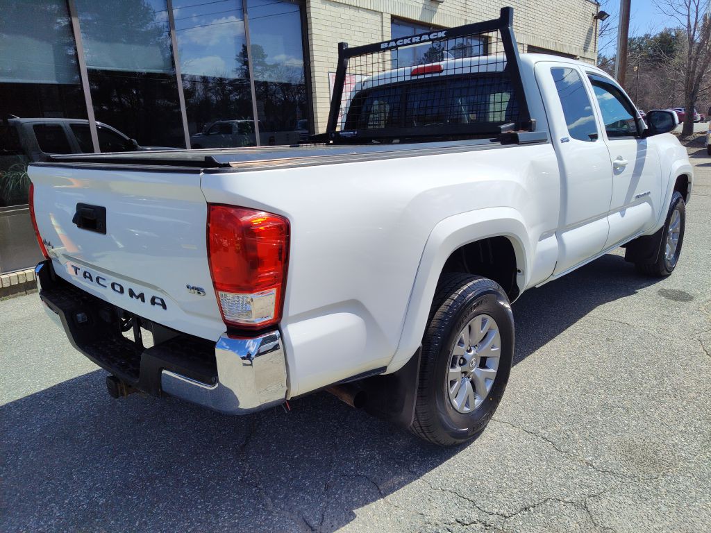 2016 Toyota Tacoma Image 8