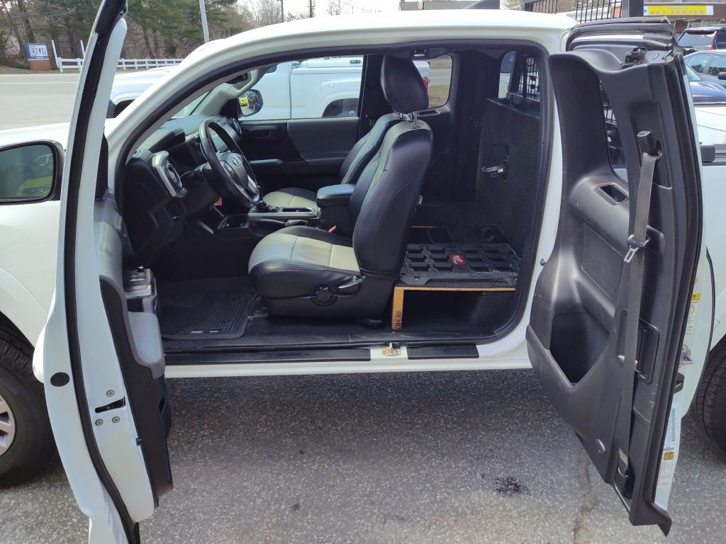 2016 Toyota Tacoma Image 12