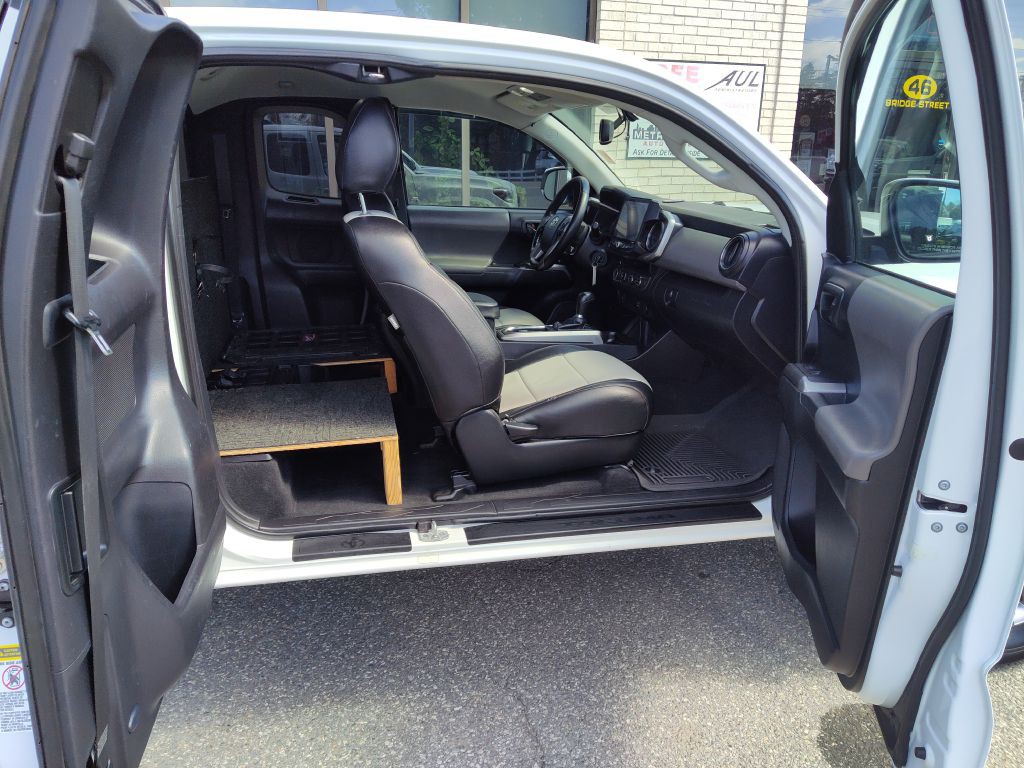 2016 Toyota Tacoma Image 17