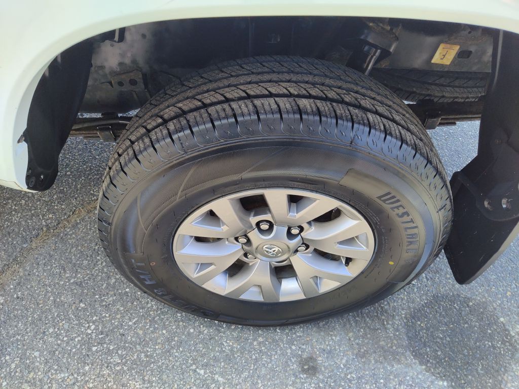 2016 Toyota Tacoma Image 20