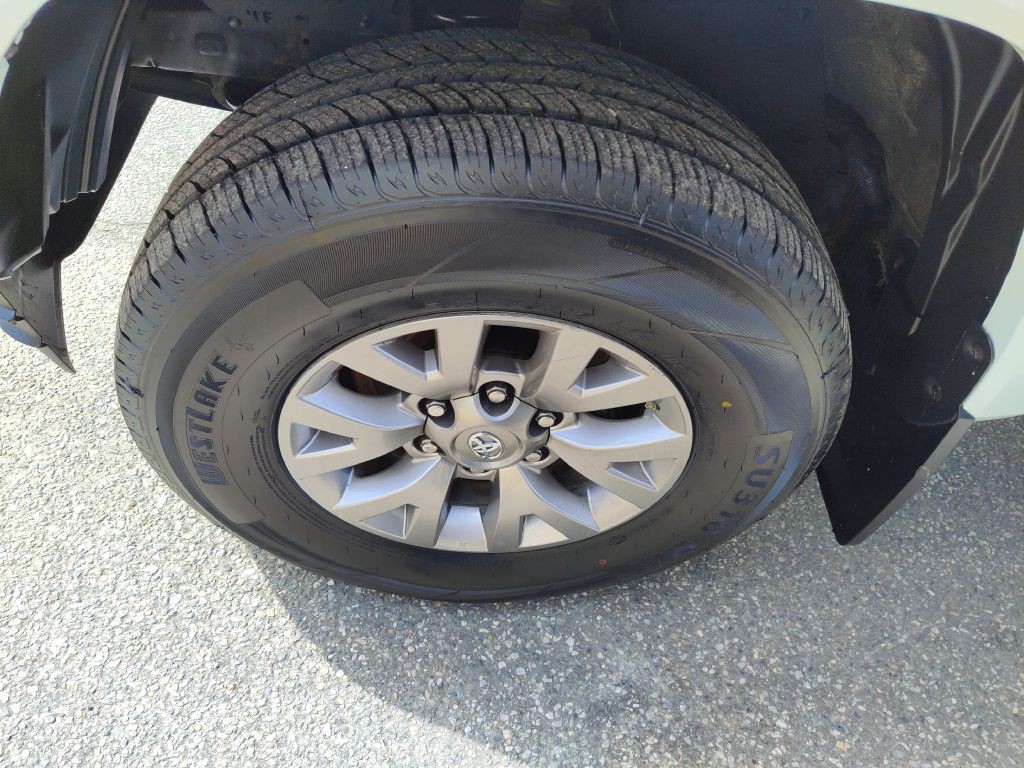 2016 Toyota Tacoma Image 21