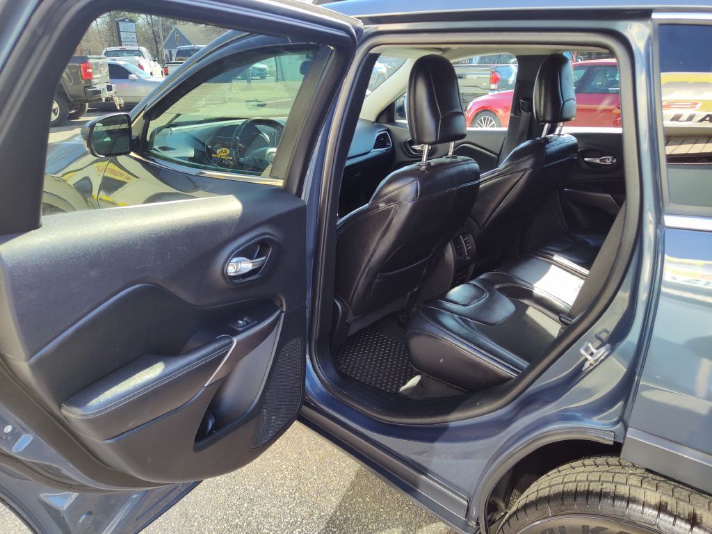 2019 Jeep Cherokee Image 12