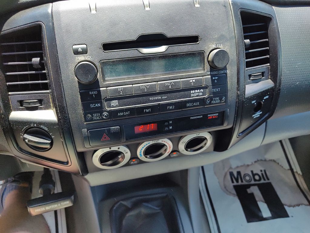 2010 Toyota Tacoma Image 25