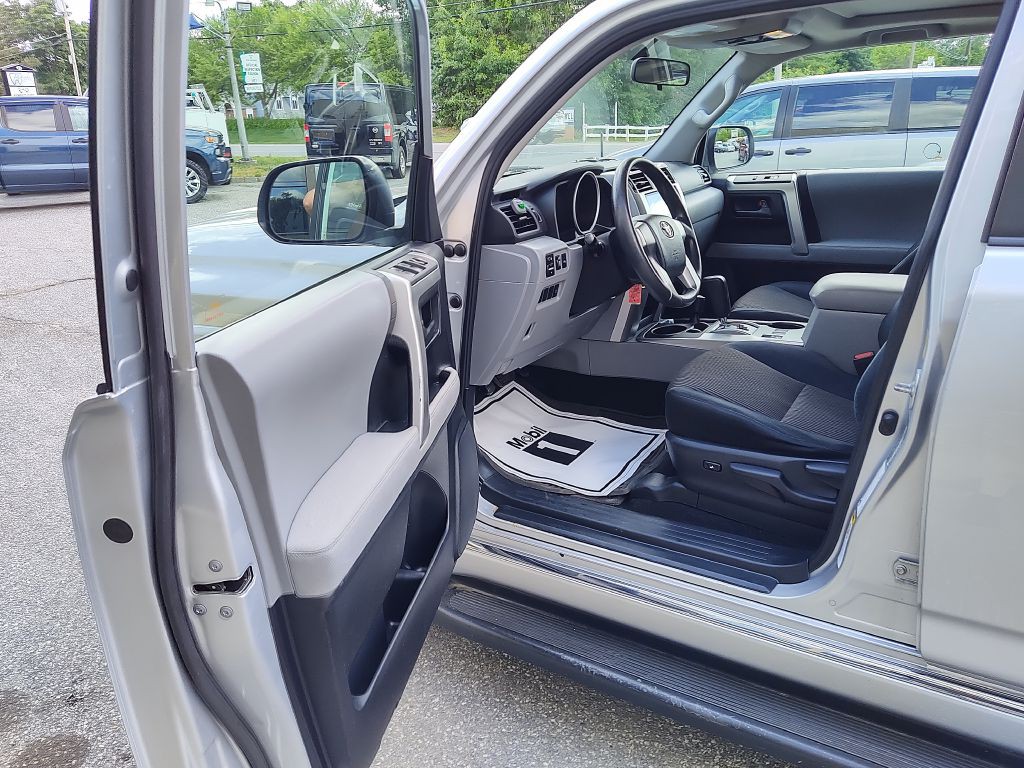 2010 Toyota 4Runner Image 11
