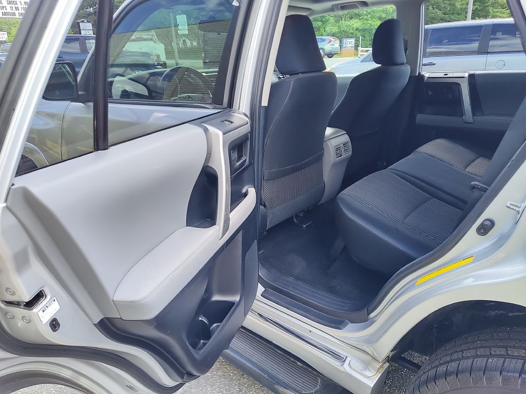 2010 Toyota 4Runner Image 13