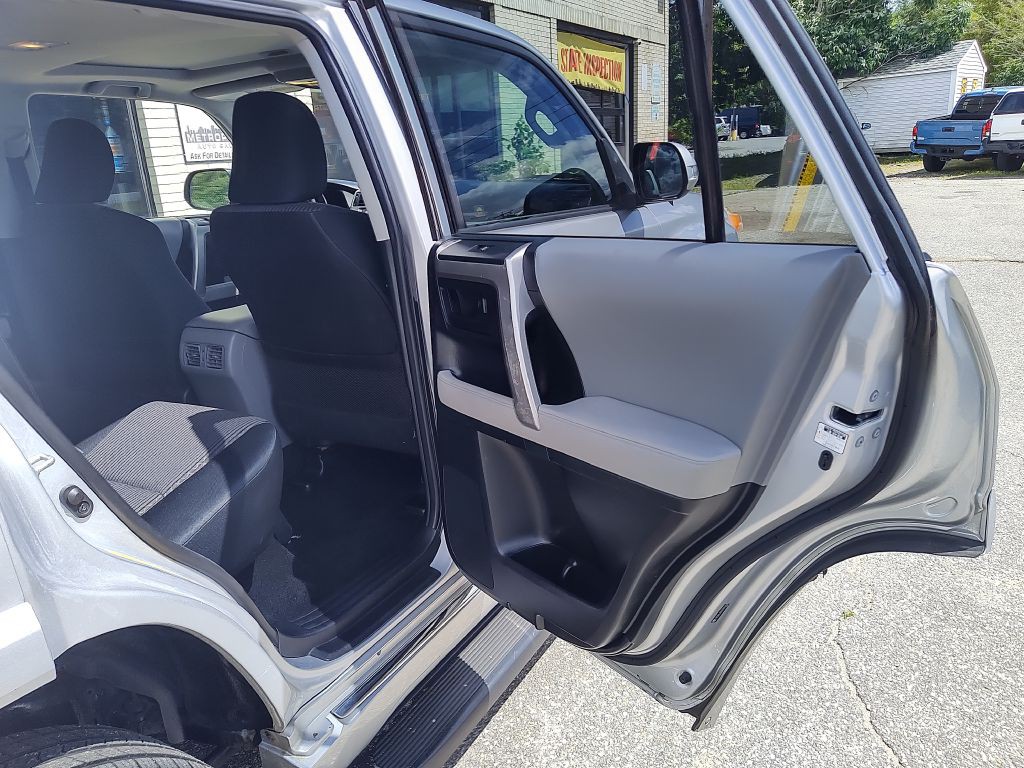 2010 Toyota 4Runner Image 16