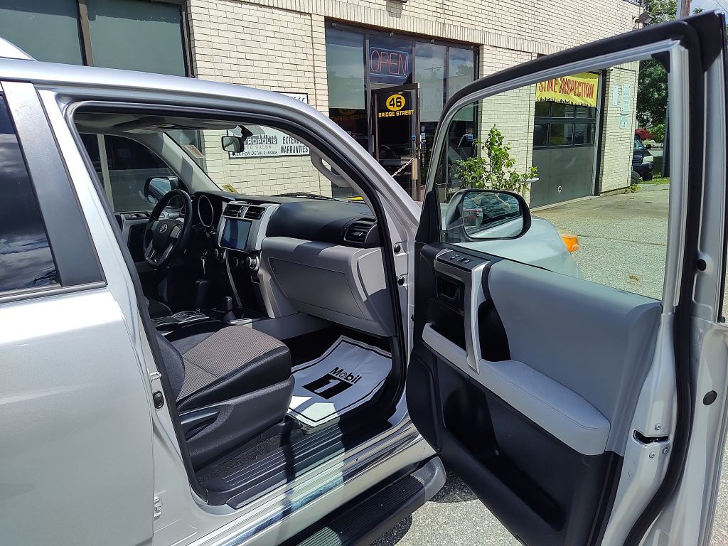 2010 Toyota 4Runner Image 18