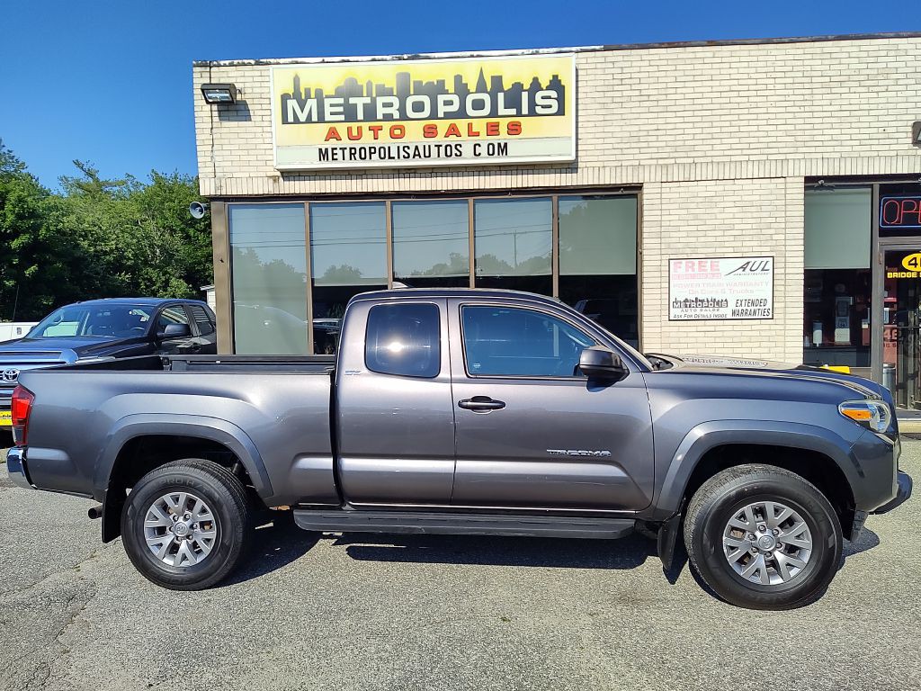 2018 Toyota Tacoma Image 1