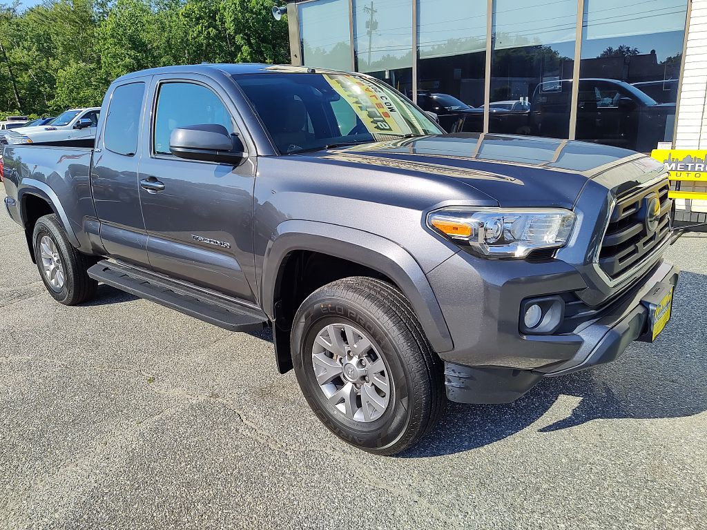 2018 Toyota Tacoma Image 2