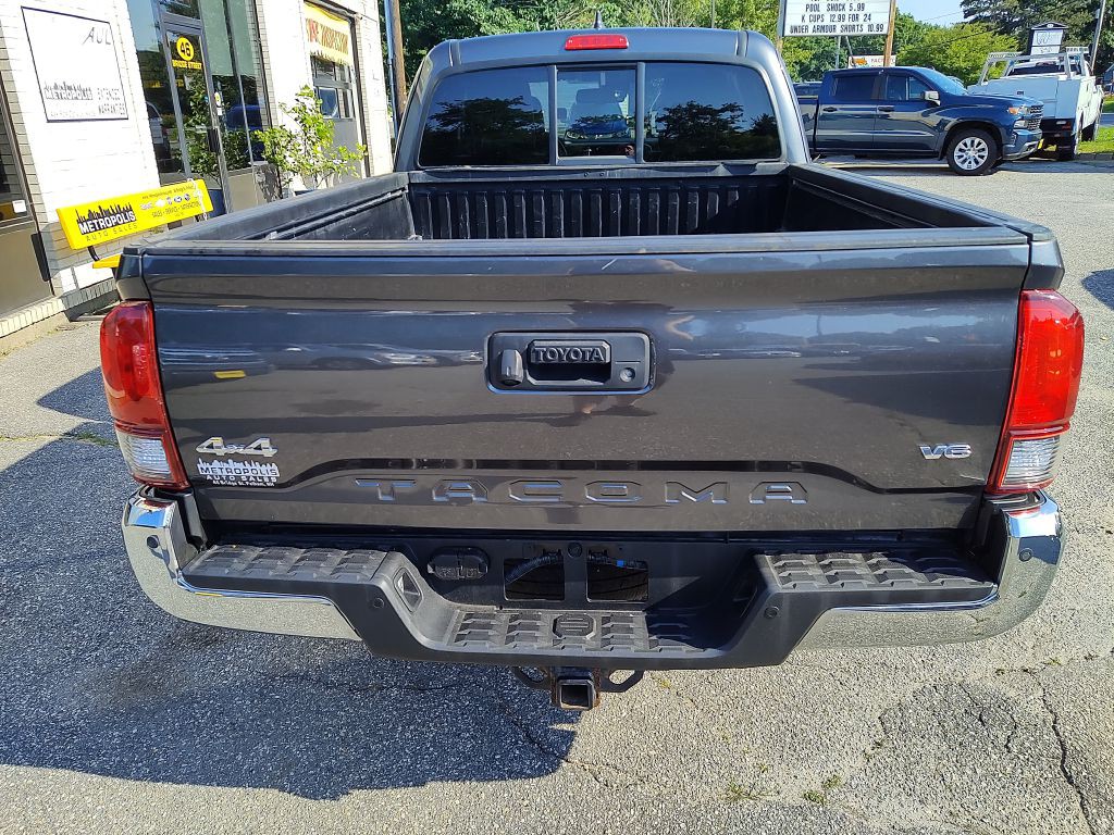 2018 Toyota Tacoma Image 8