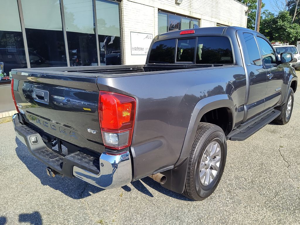 2018 Toyota Tacoma Image 9