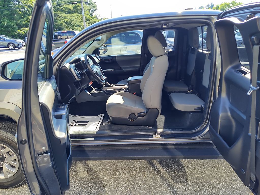 2018 Toyota Tacoma Image 15