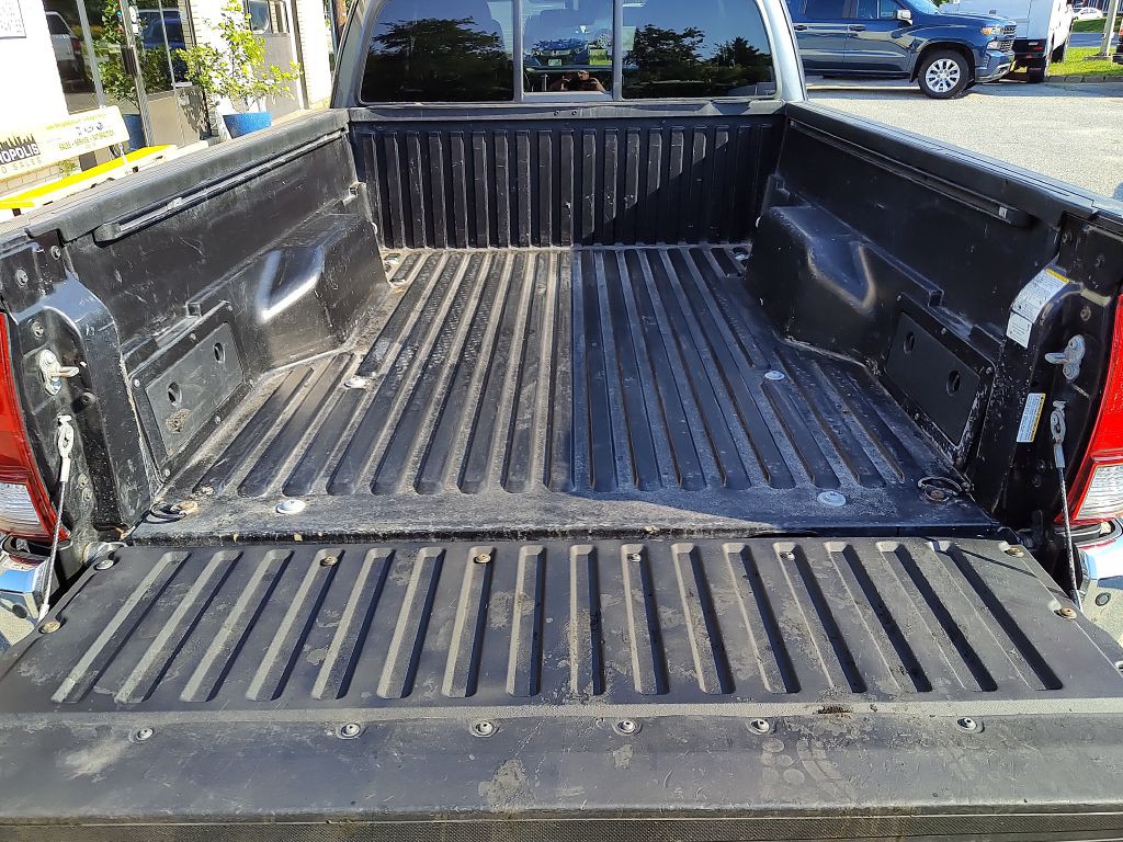 2018 Toyota Tacoma Image 16