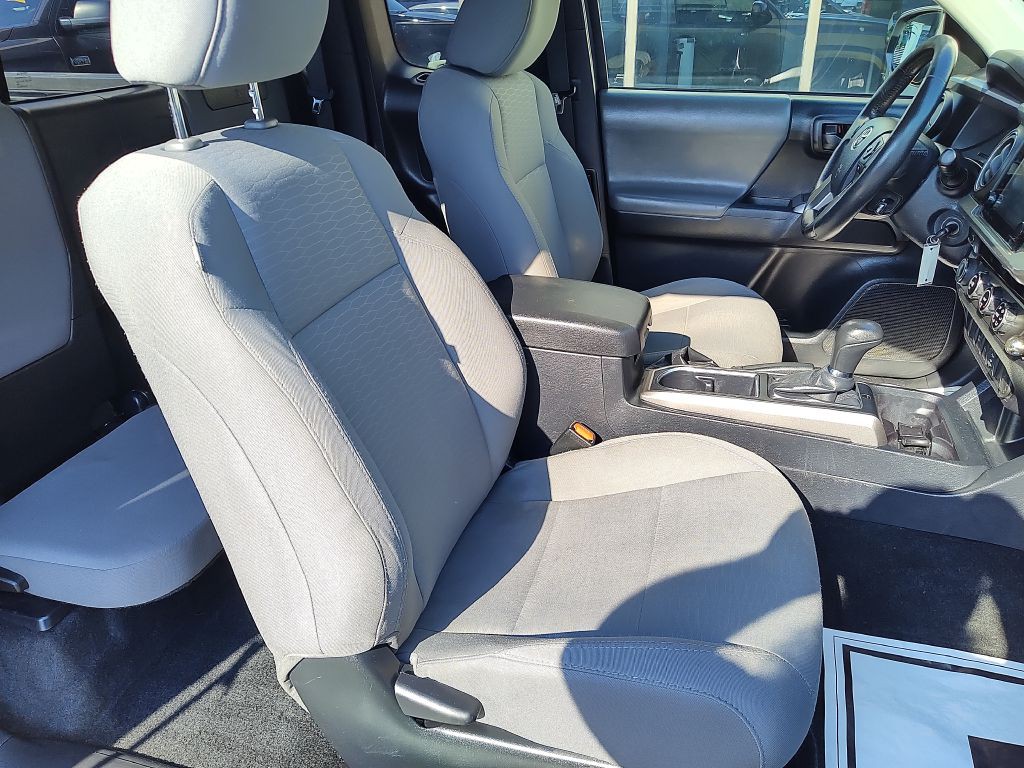 2018 Toyota Tacoma Image 18
