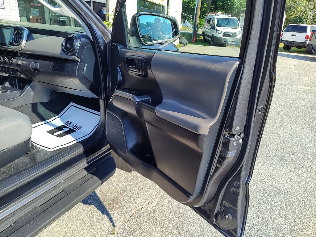 2018 Toyota Tacoma Image 19