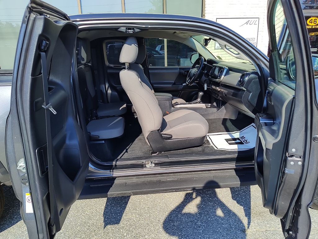 2018 Toyota Tacoma Image 21