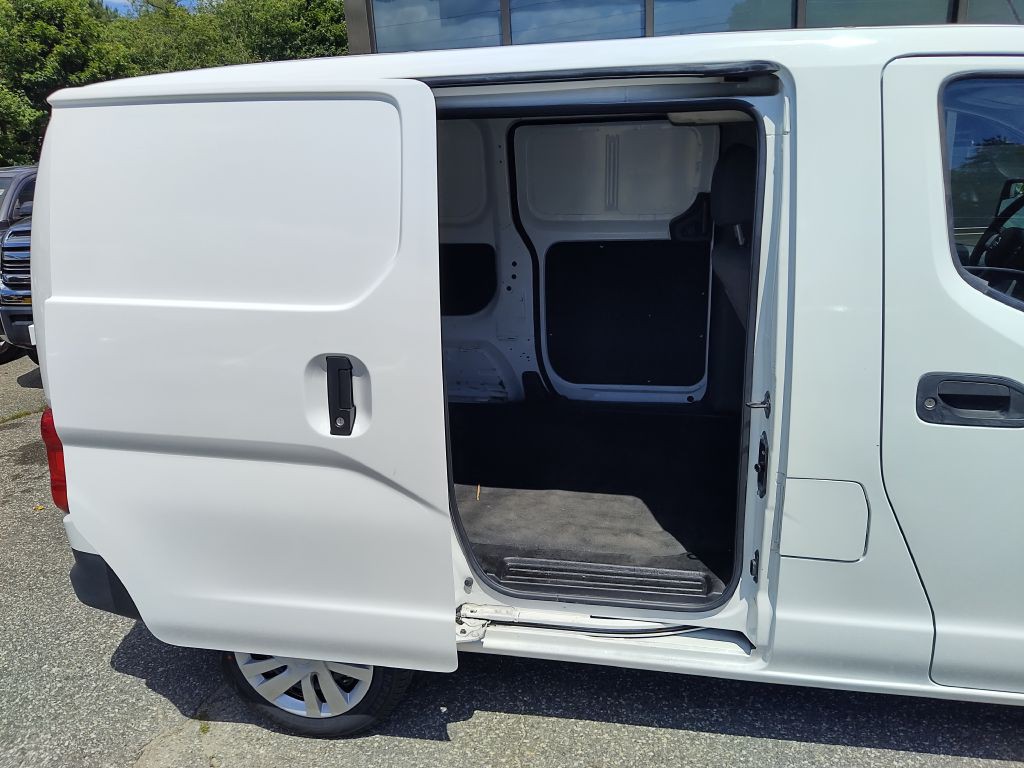 2017 Nissan NV200 Image 18