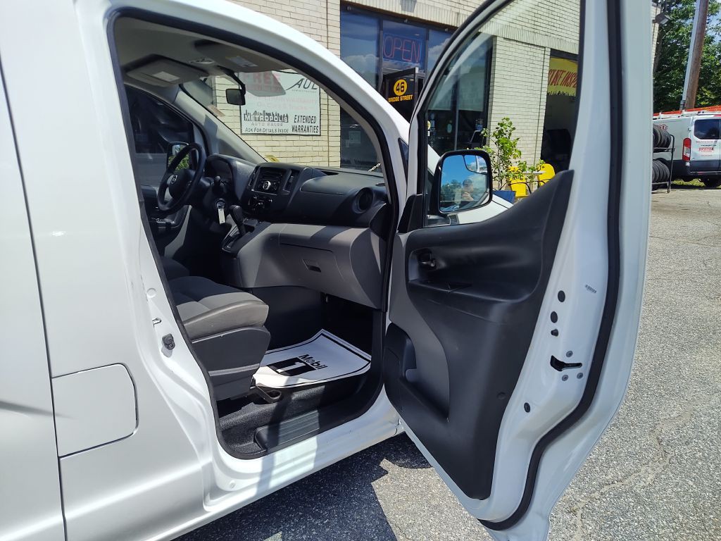 2017 Nissan NV200 Image 20