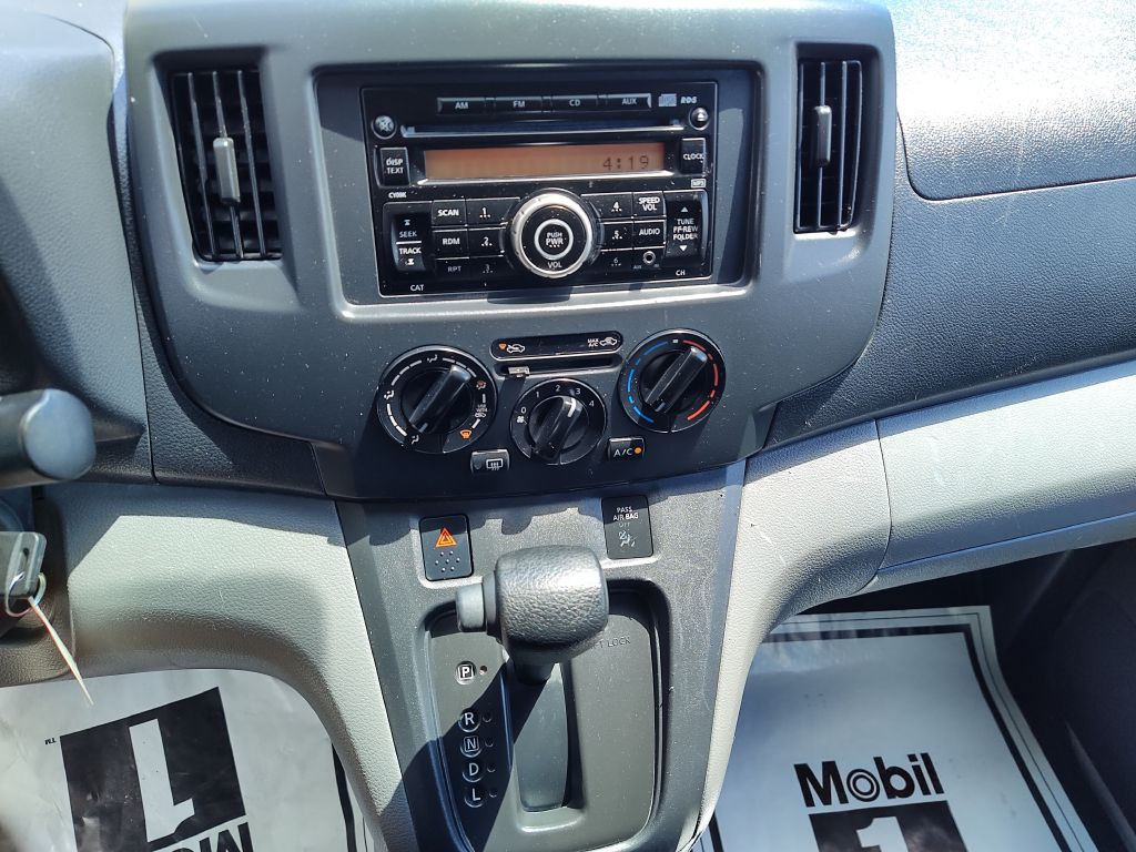 2017 Nissan NV200 Image 25