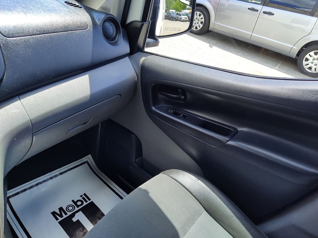 2017 Nissan NV200 Image 26