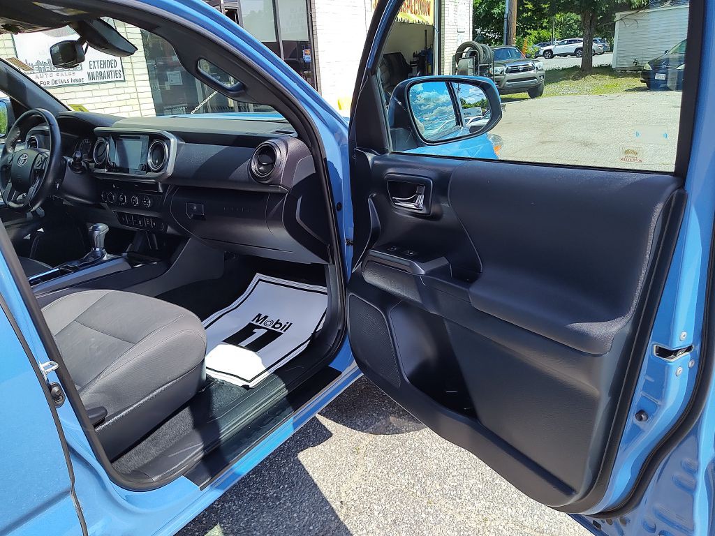 2019 Toyota Tacoma Image 18