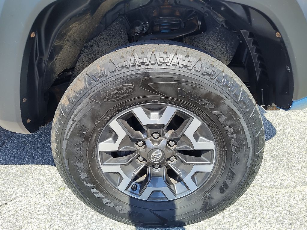 2019 Toyota Tacoma Image 19
