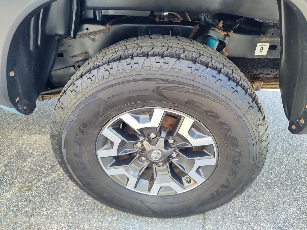 2019 Toyota Tacoma Image 21