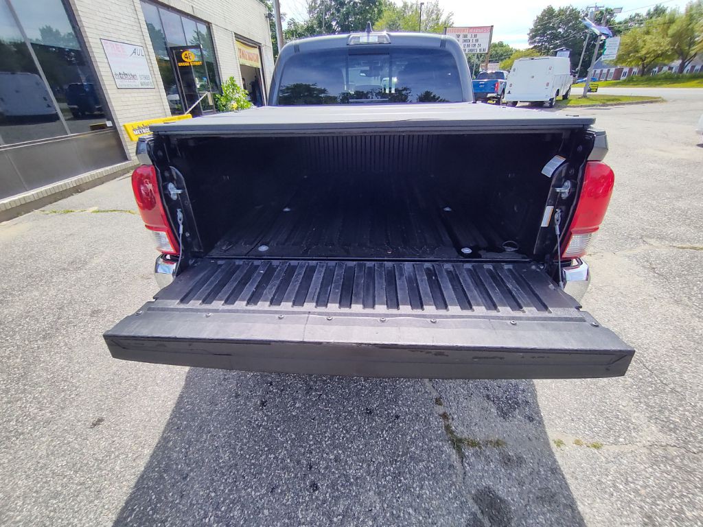 2022 Toyota Tacoma Image 14