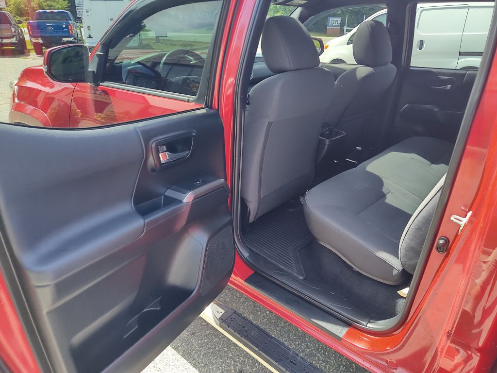 2018 Toyota Tacoma Image 13
