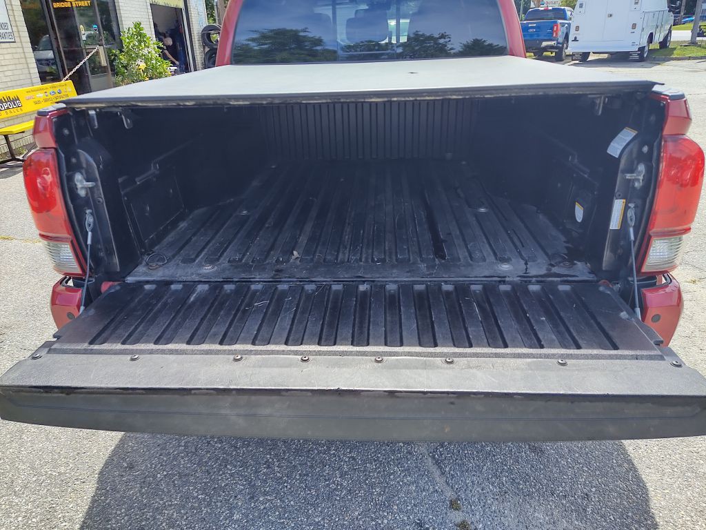 2018 Toyota Tacoma Image 14