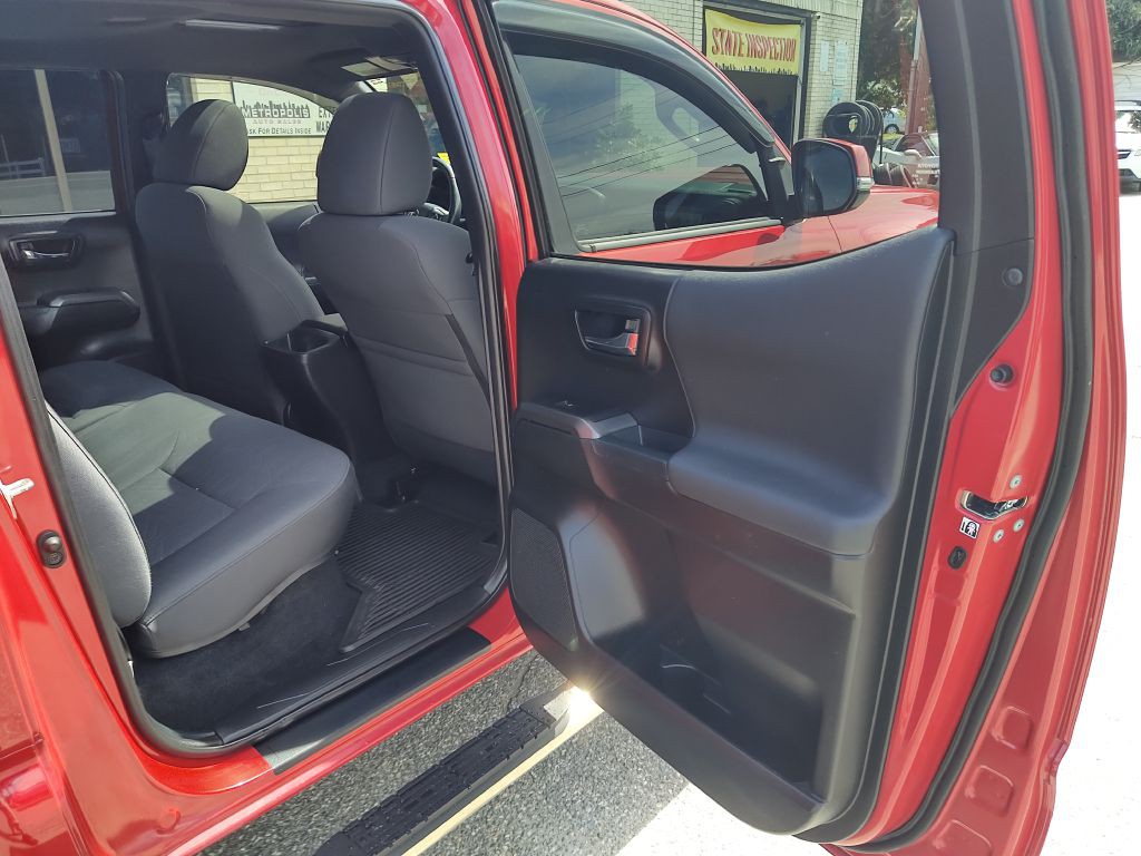 2018 Toyota Tacoma Image 16