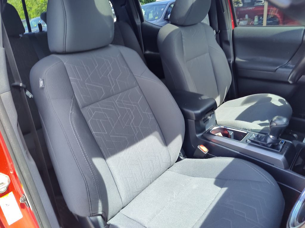 2018 Toyota Tacoma Image 17