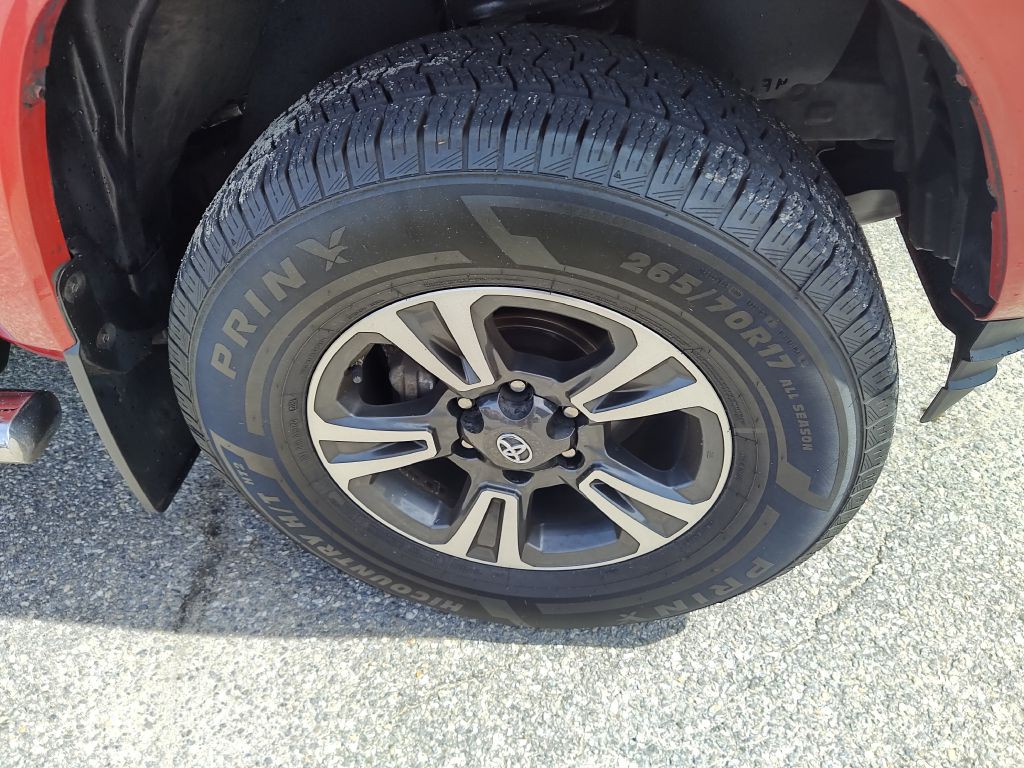 2018 Toyota Tacoma Image 19