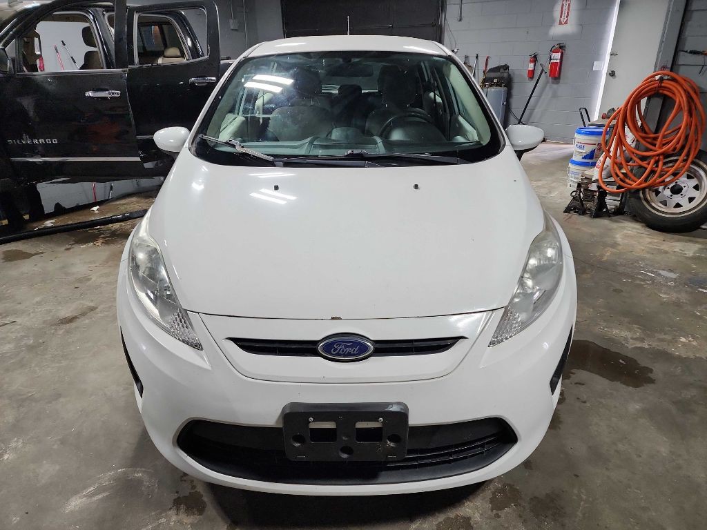 2013 Ford Fiesta Image 2