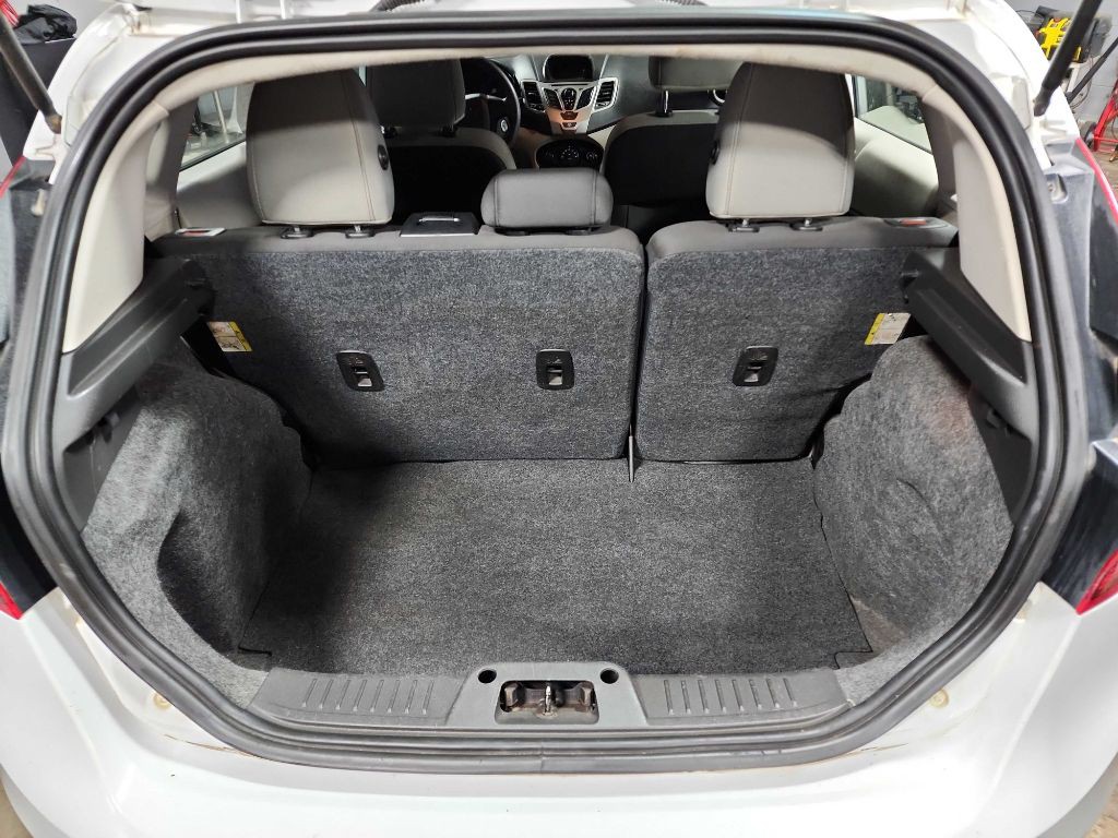 2013 Ford Fiesta Image 5